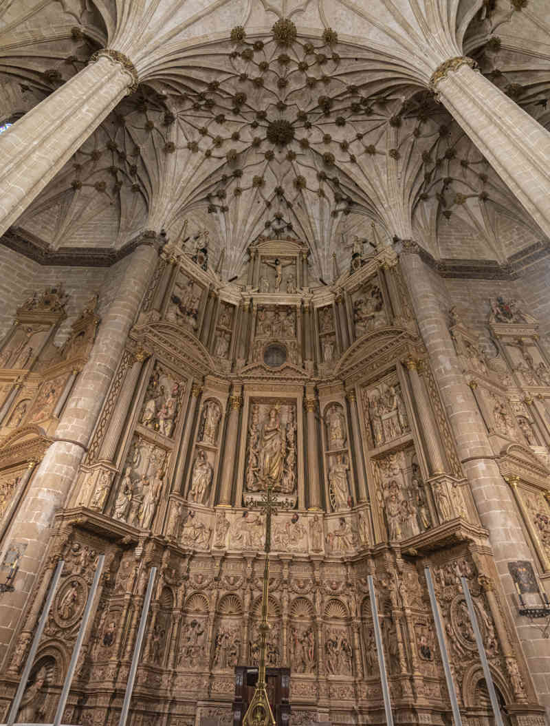 Huesca - Barbastro 18 - catedral de Santa María de la Asunción - retablo Mayor.jpg